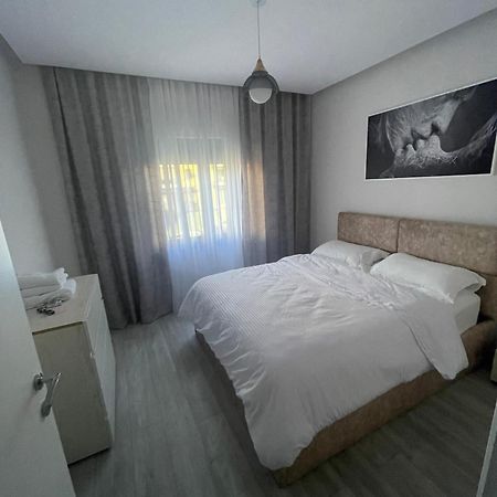 Lacasa-21 Dhjetori Tirana Exterior foto