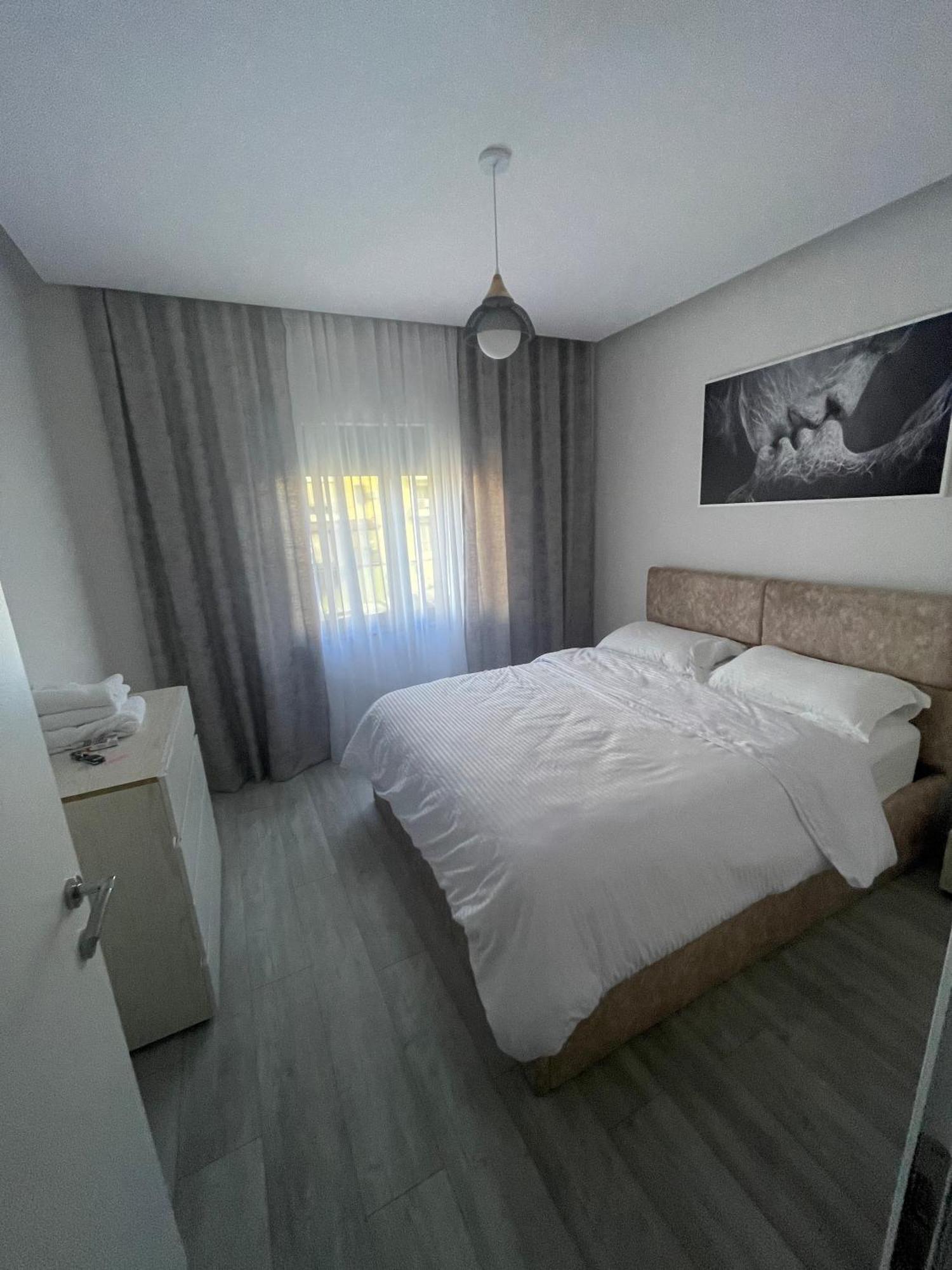 Lacasa-21 Dhjetori Tirana Exterior foto